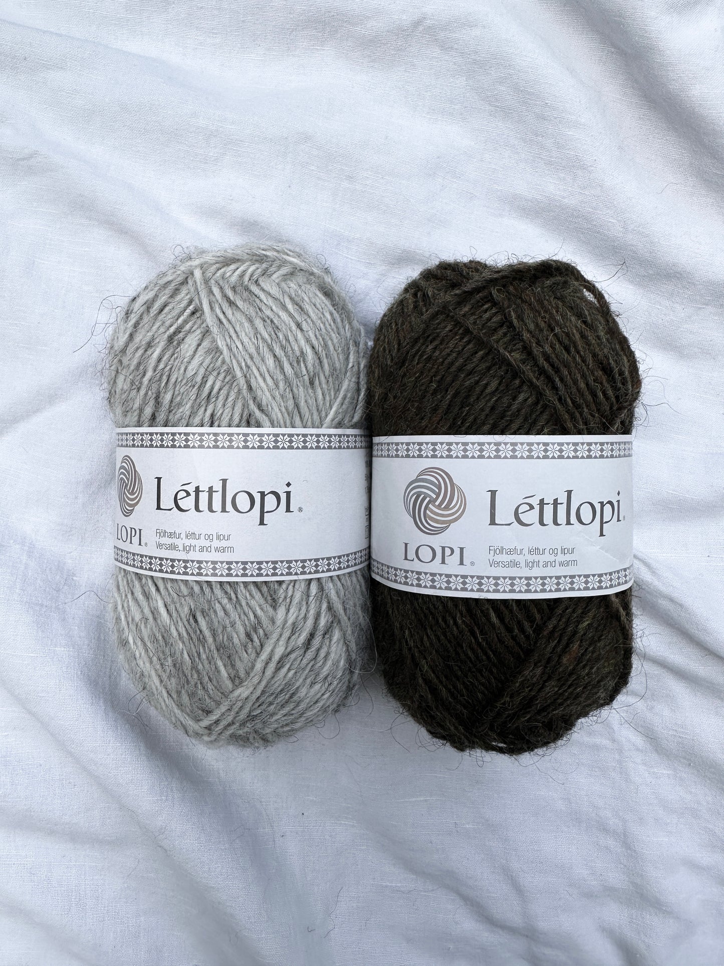 Maj Sweater i Lettlópi som strikkekit hos Knit Garden Ash og Moor