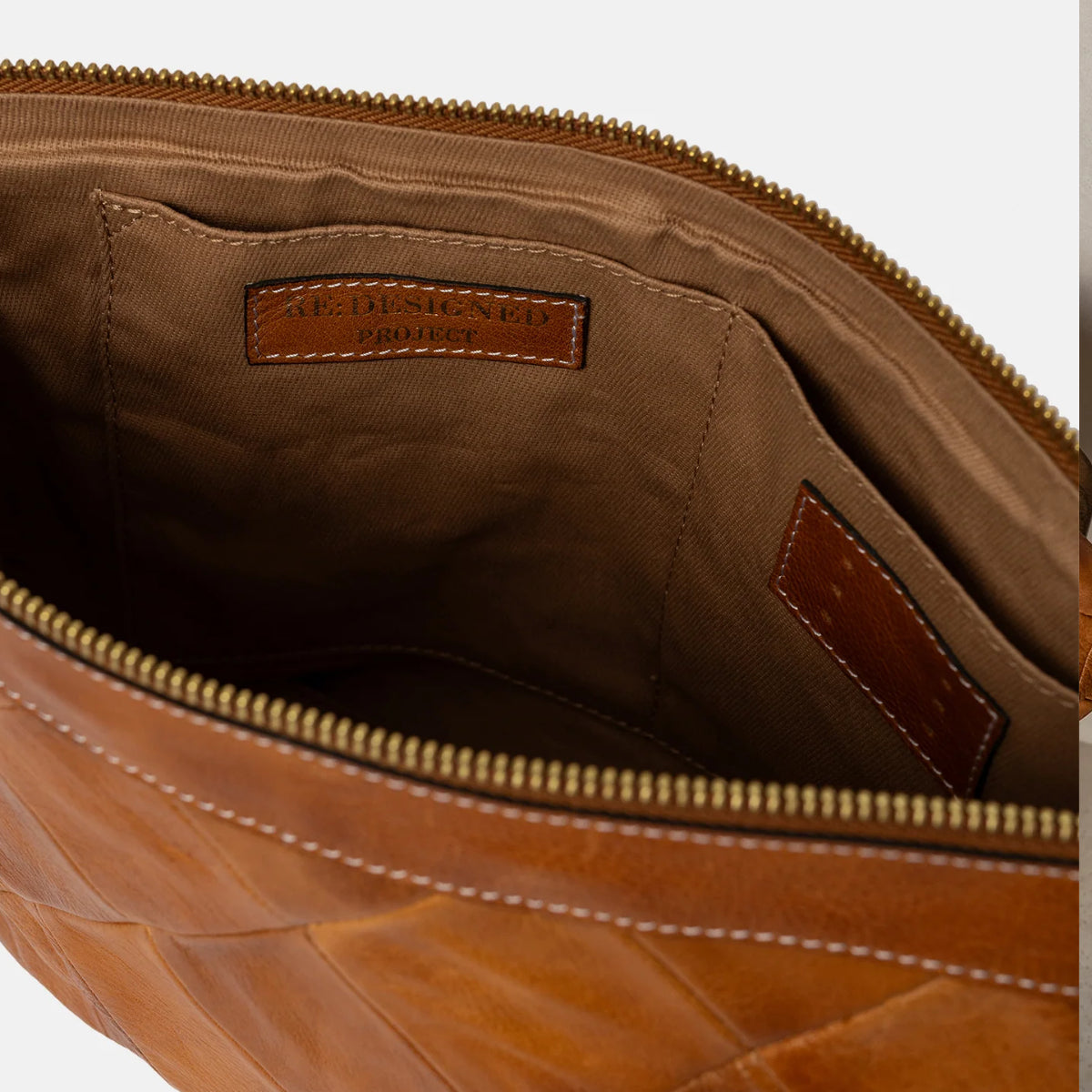 Project 3 & 17 mellem strikkeclutch med håndledsrem