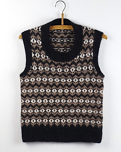 Strikkekit til Flora Slipover af Camilla Vad, strikket i Jensen Yarn fra Isager.