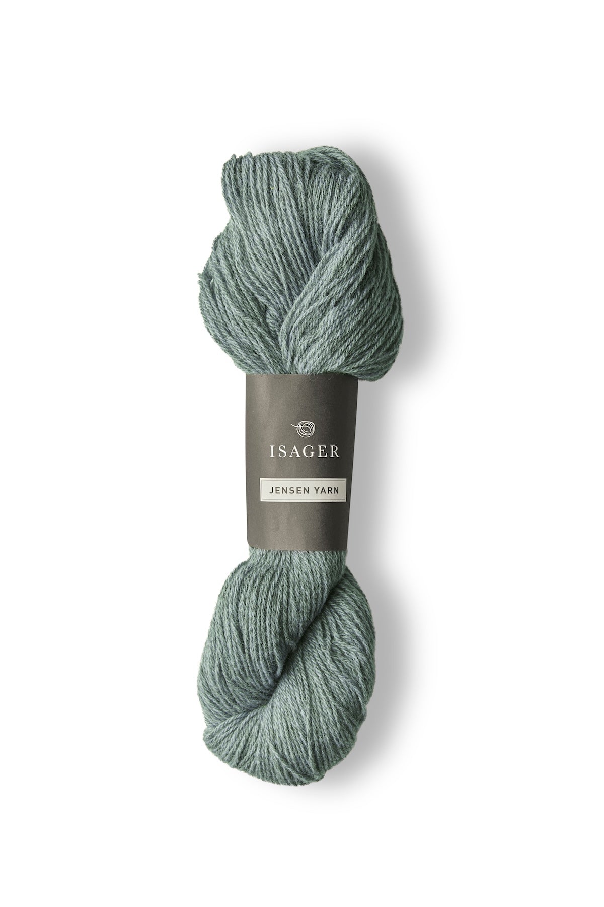 Jensen Yarn fra Isager er et lækkert uldgarn til en pind 4-5 mm, strikkefasthed ca. 20 m. Eller ca. 16 m strikket sammen med en silk mohair.