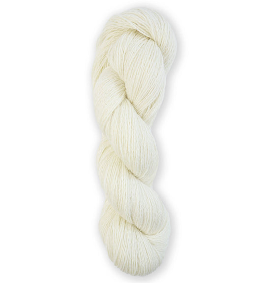 Kamgarn 1 er lavet af uld fra lokale får. Garnet passer til en strikkefasthed på 26 m.
