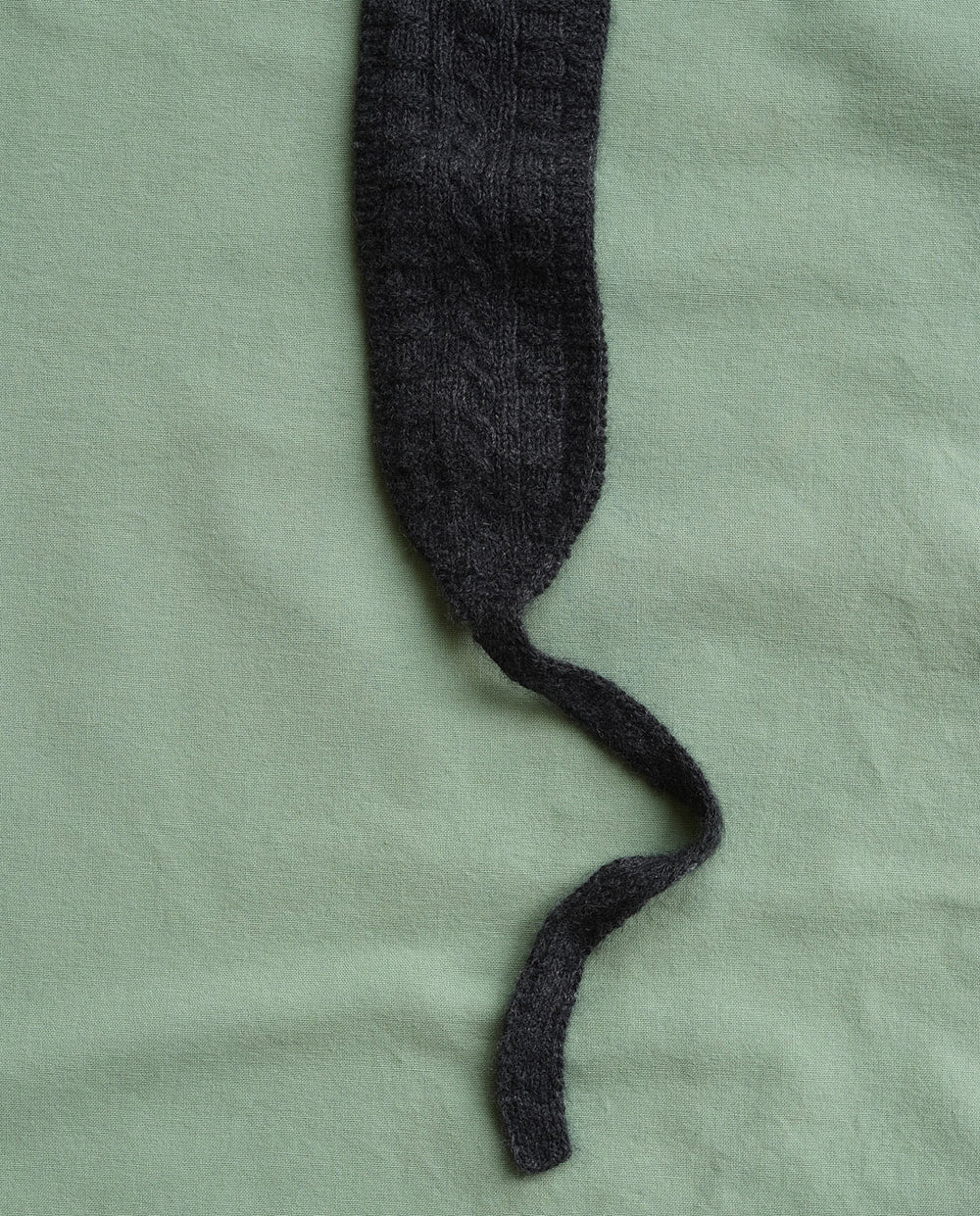 Strikkekit til Sandoy pandebånd i cashmere fra Kit Couture - køb strikkekittet hos Knit Garden