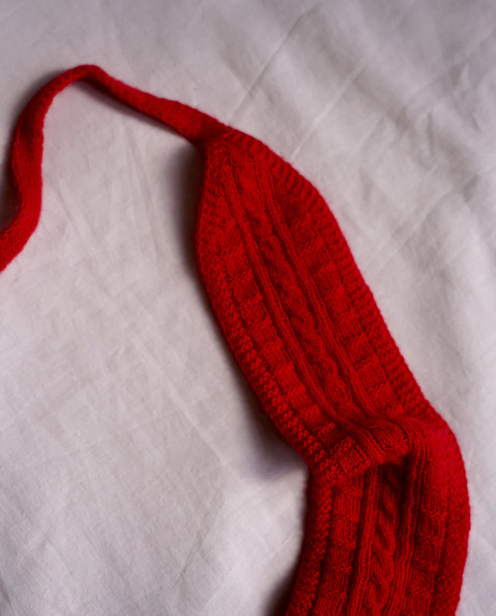 Strikkekit til Sandoy pandebånd i cashmere fra Kit Couture - køb strikkekittet hos Knit Garden