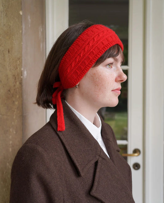 Strikkekit til Sandoy pandebånd i cashmere fra Kit Couture - køb strikkekittet hos Knit Garden