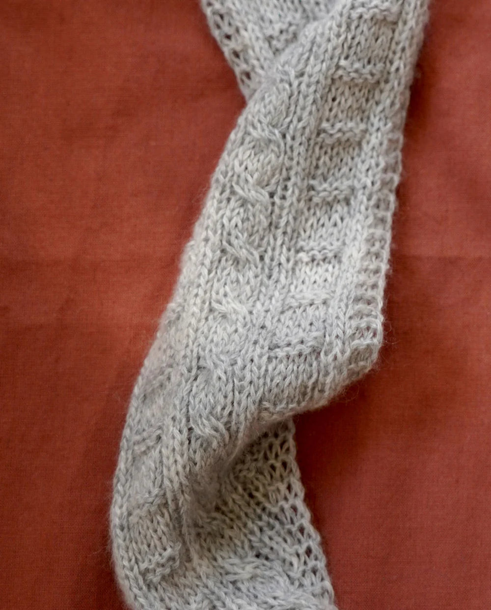 Sandoy tørklæde scarf i cashmere fra Kit Couture - køb strikkekittet hos Knit Garden