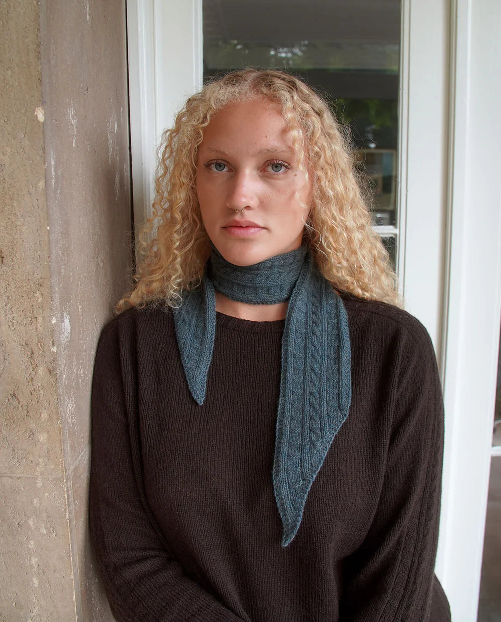 Sandoy tørklæde scarf i cashmere fra Kit Couture - køb strikkekittet hos Knit Garden