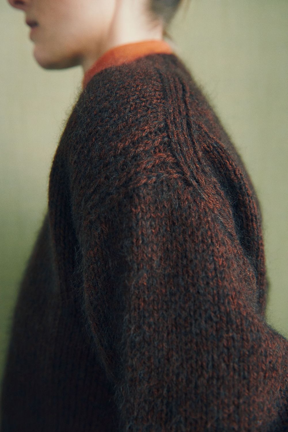 Strikkeopskrift til Otti Sweater af Helga Isager - skulderdetalje