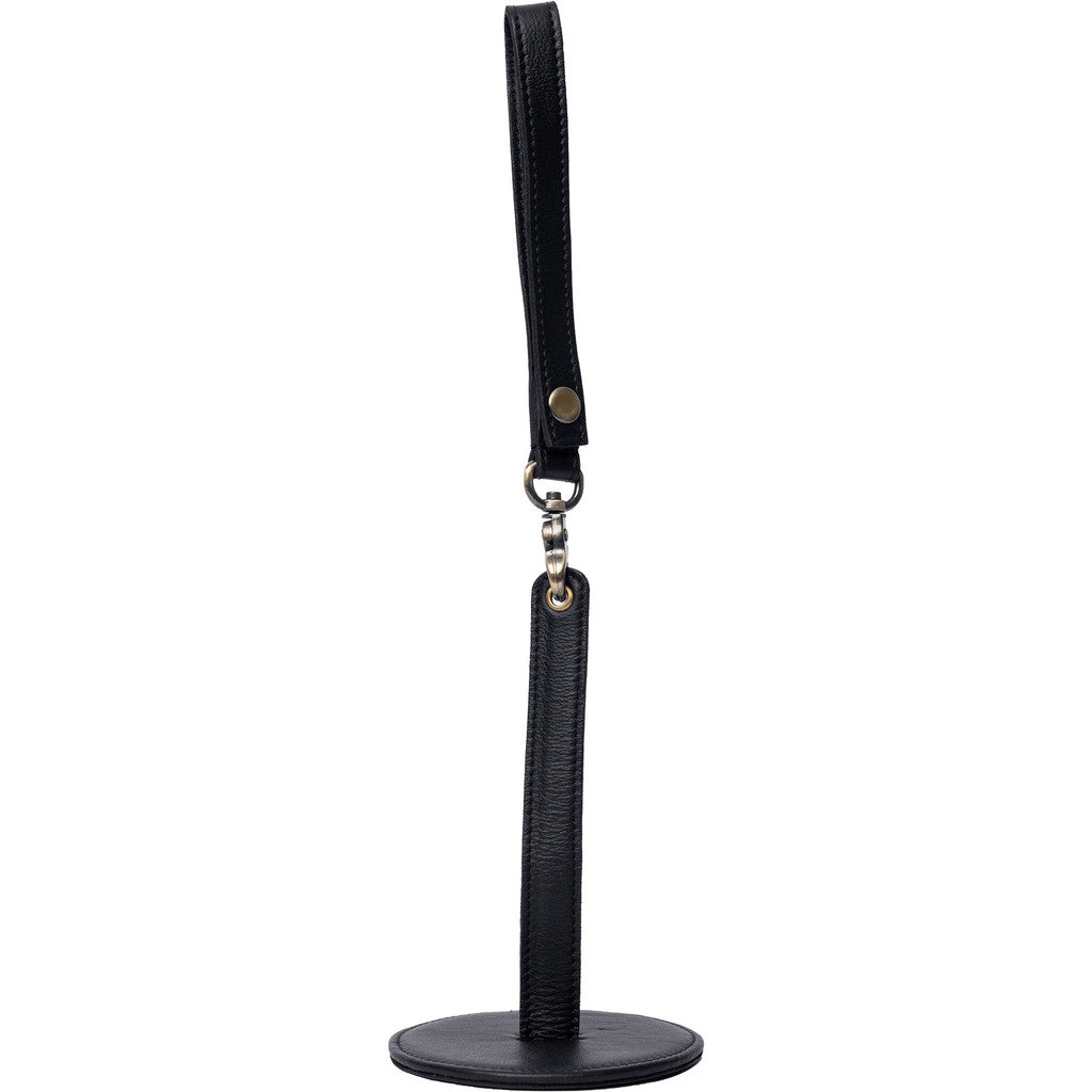 PROJECT 94 er en smart garnholder, du kan hænge på håndleddet når du strikker eller hækler gående og stående. Du kan også hænge den på din stols armlæn, når du sidder ned.