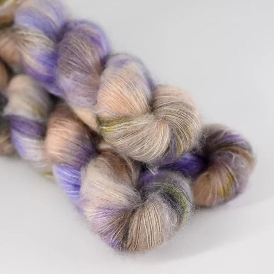 Silk Mohair - håndfarvet garn fra Sysleriget i farven Falling