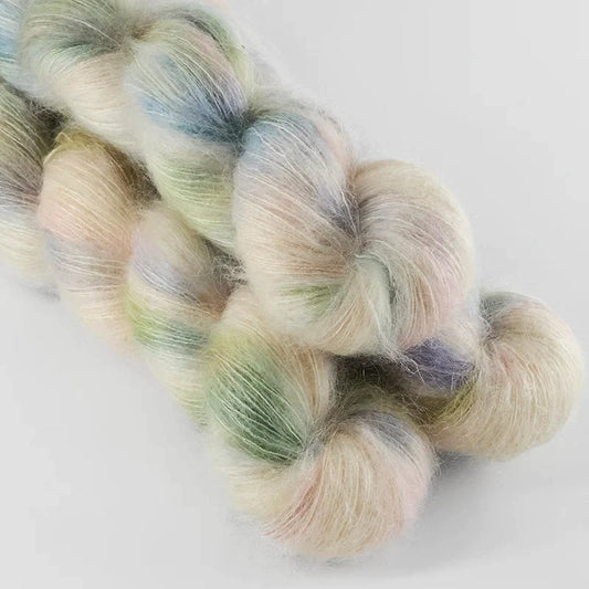 Silk Mohair - håndfarvet garn fra Sysleriget i farven Fairy Dust
