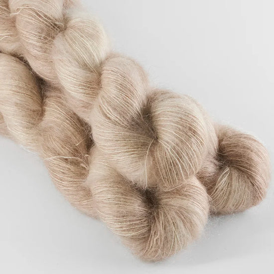 Silk Mohair - håndfarvet garn fra Sysleriget i farven Sandstone