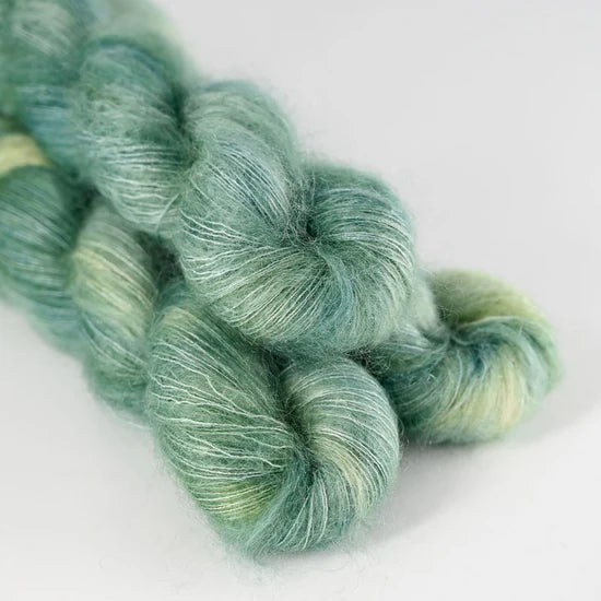 Silk Mohair - håndfarvet garn fra Sysleriget i farven Spring Green