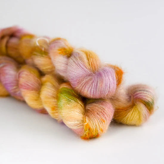 Silk Mohair - håndfarvet garn fra Sysleriget i farven Vintage Daybed