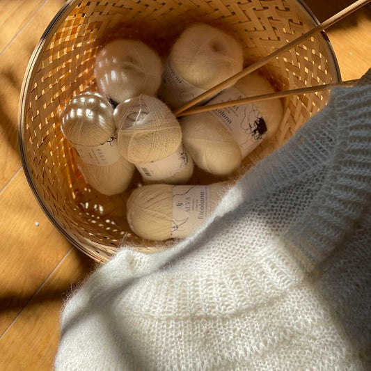 Strikkekit til Tide Tee af Hanne Rimmen