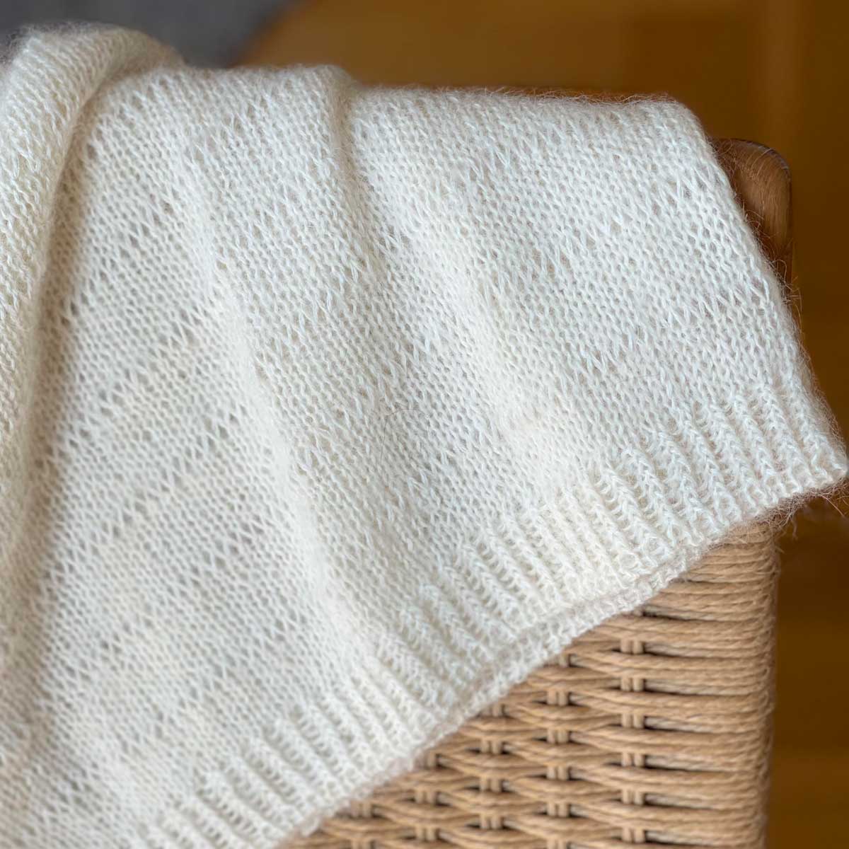Strikkekit til Tide Tee af Hanne Rimmen