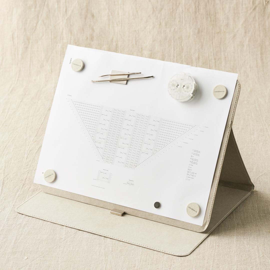 Maker's Board Kit - opskriftholder til dine strikkeopskrifter og diagrammer fra CocoKnits