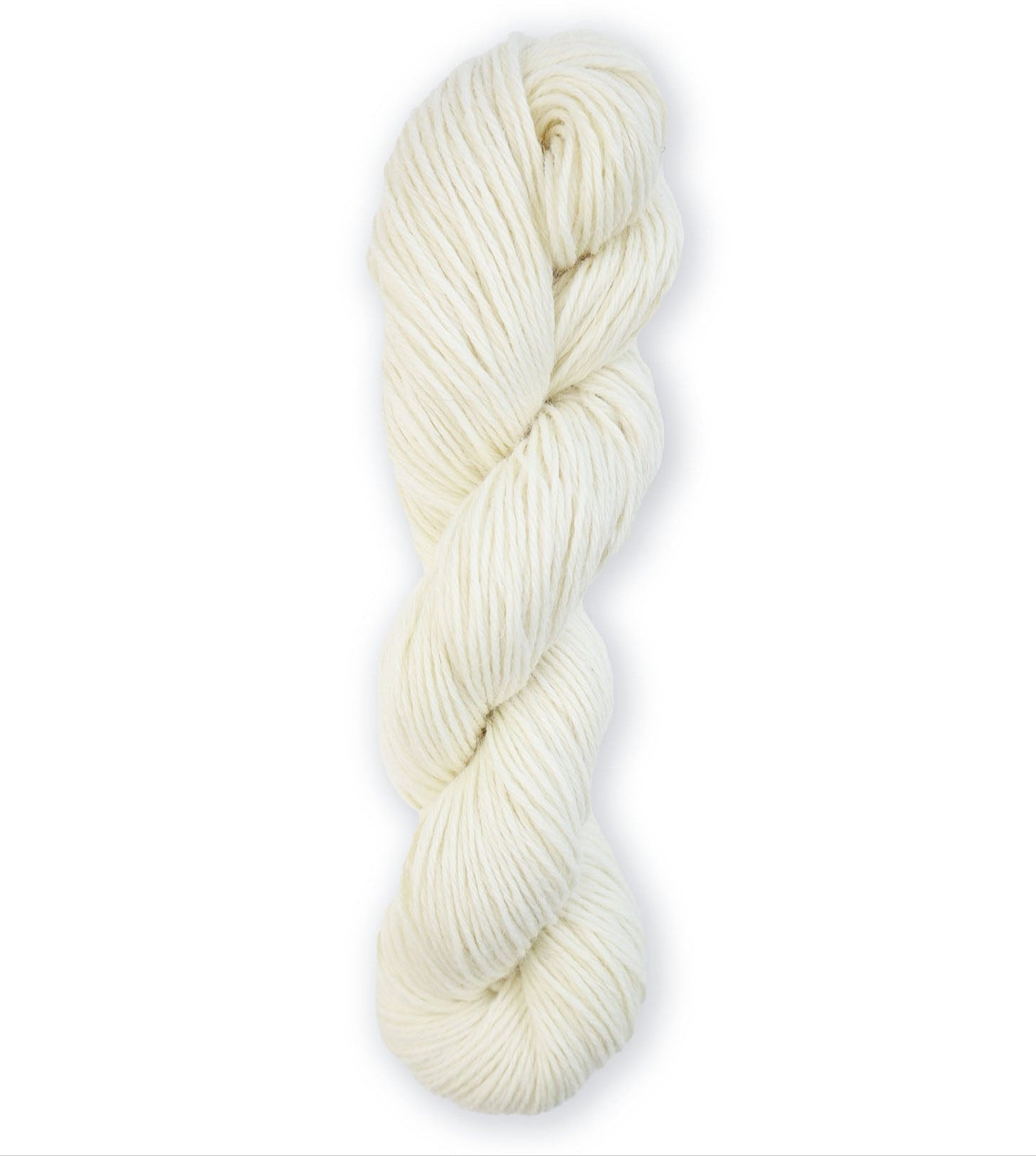 Kamgarn 2 er ufarvet garn fra Isager, lavet af uld fra lokale får. Garnet passer til en strikkefasthed på 20-22 m.