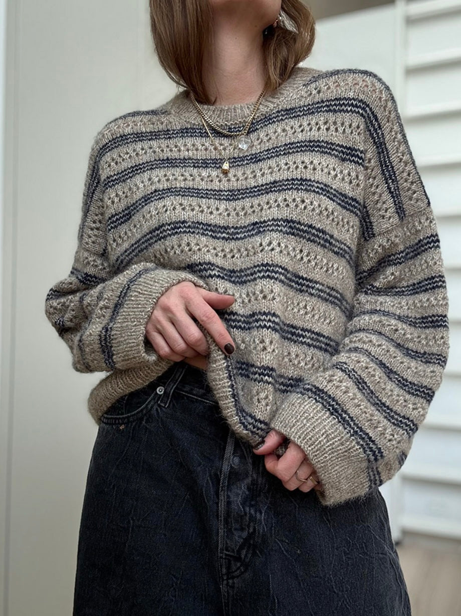 Strikkekit til Lace Loop Sweater af Other Loops, strikket i originalgarnet fra Isager (Tvinni og Soft Fine).