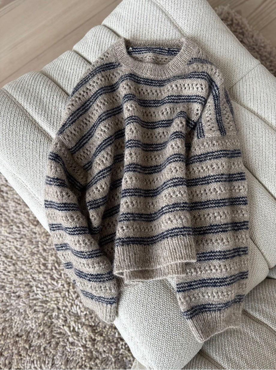 Strikkekit til Lace Loop Sweater af Other Loops, strikket i originalgarnet fra Isager (Tvinni og Soft Fine).
