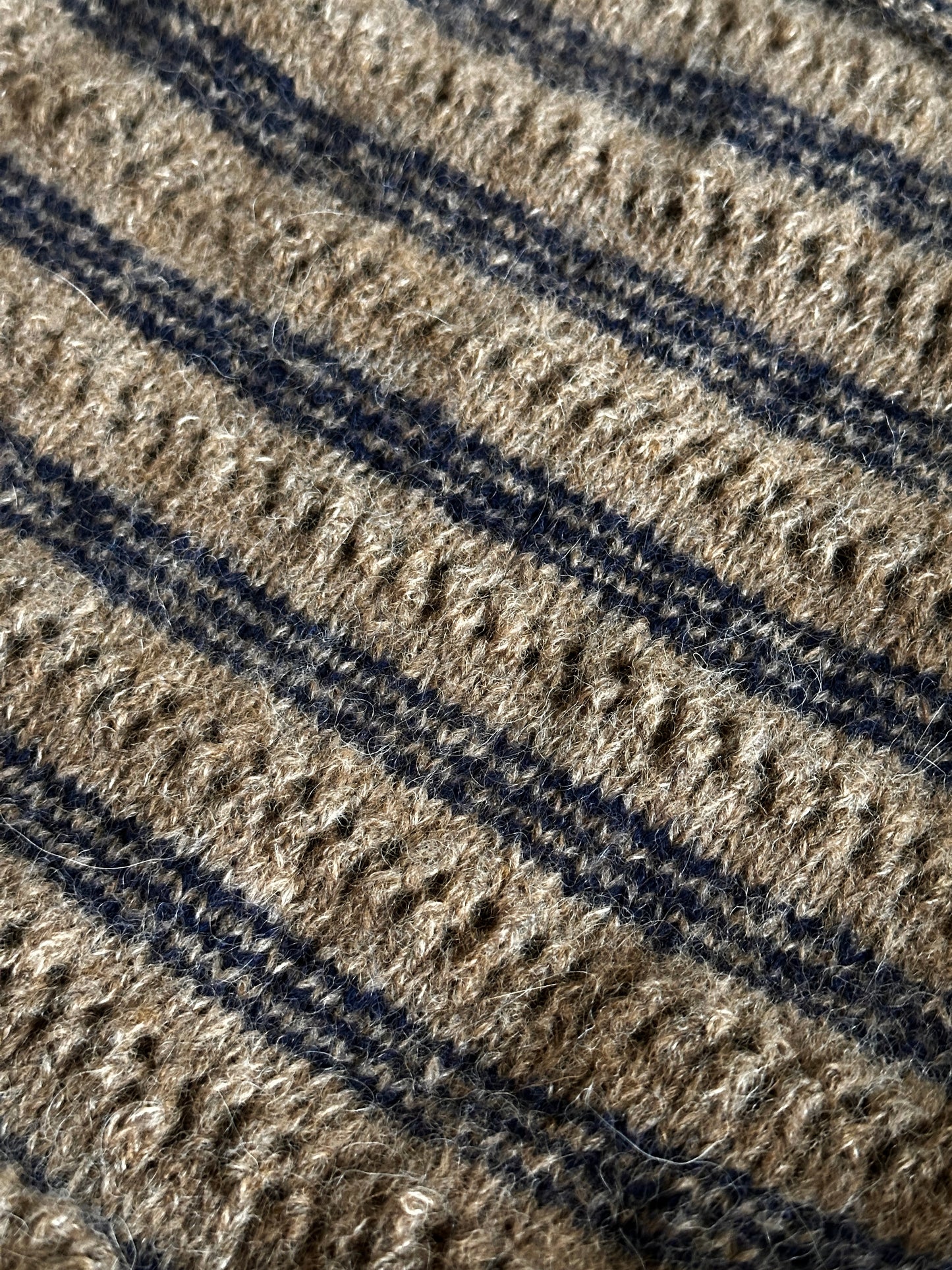 Strikkekit til Lace Loop Sweater af Other Loops, strikket i originalgarnet fra Isager (Tvinni og Soft Fine).
