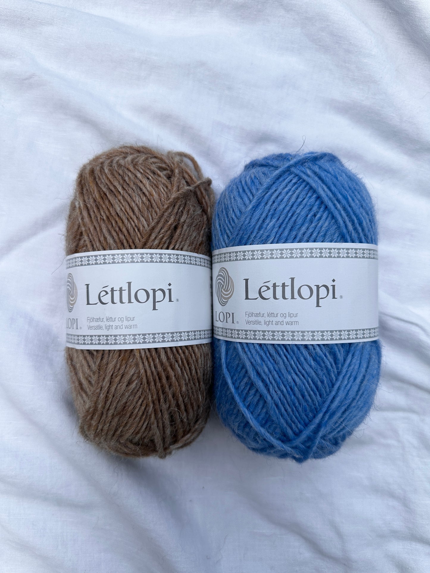 Maj Sweater i Lettlópi som strikkekit hos Knit Garden Barley og Heaven Blue