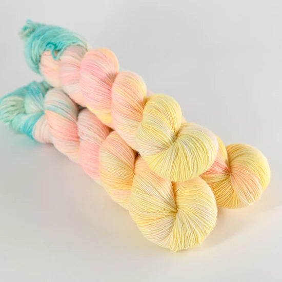 Håndfarvet garn Merino Singles fra Sysleriget farve Miami Beach