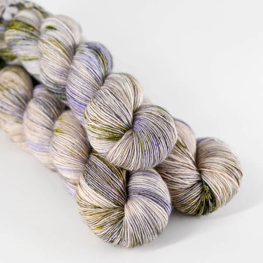 Håndfarvet garn Merino Singles fra Sysleriget farve Falling