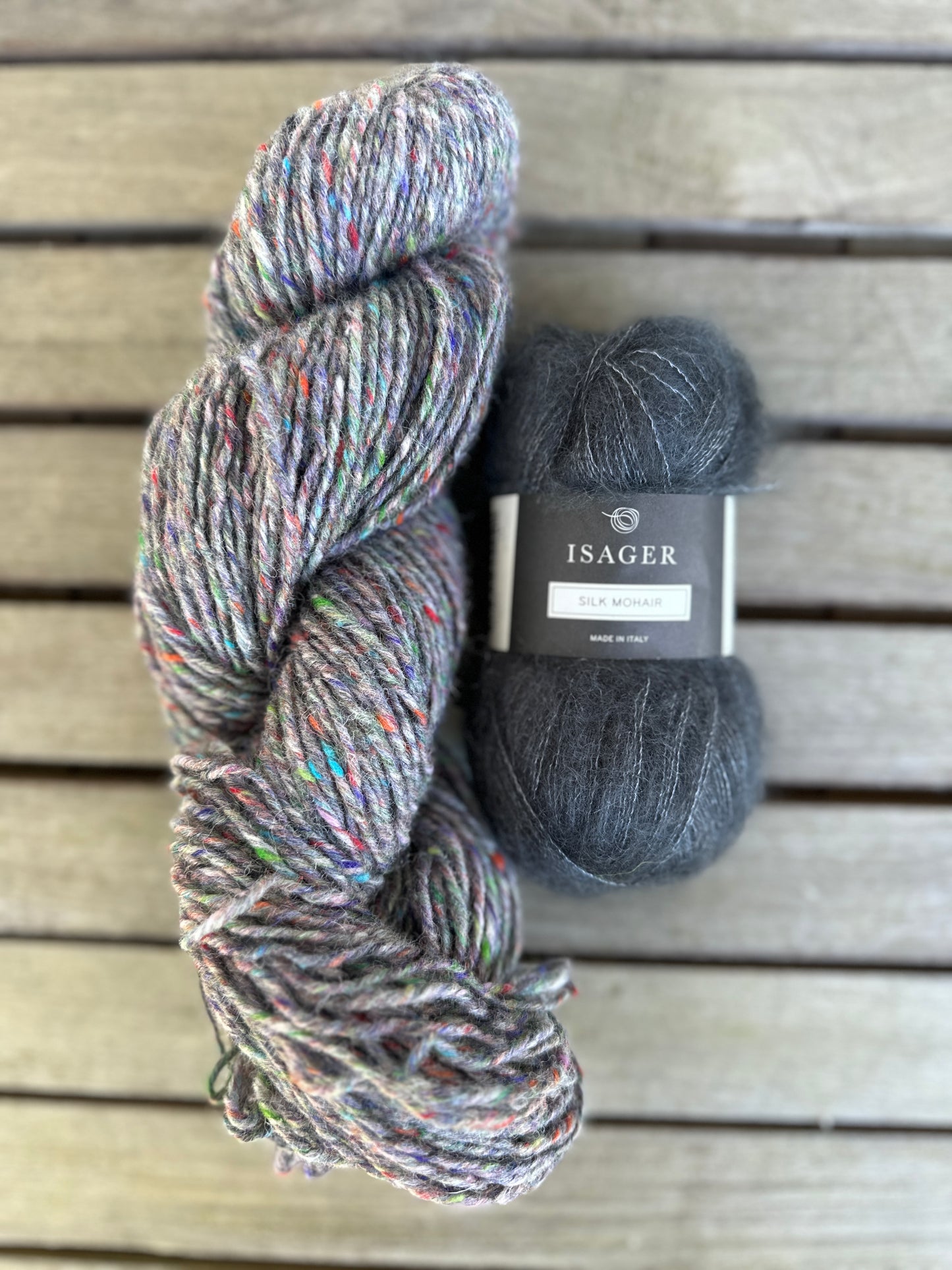 Garnpakke til Skirt No. 1 fra My Favourite Things Knitwear i originalgarn Aran Tweed og Silk Mohair fra Isager - confettigrå