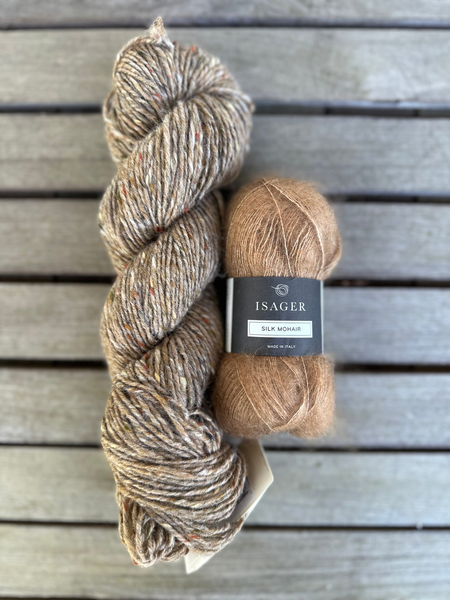 Garnpakke til Skirt No. 1 fra My Favourite Things Knitwear i originalgarn Aran Tweed og Silk Mohair fra Isager - Karamel