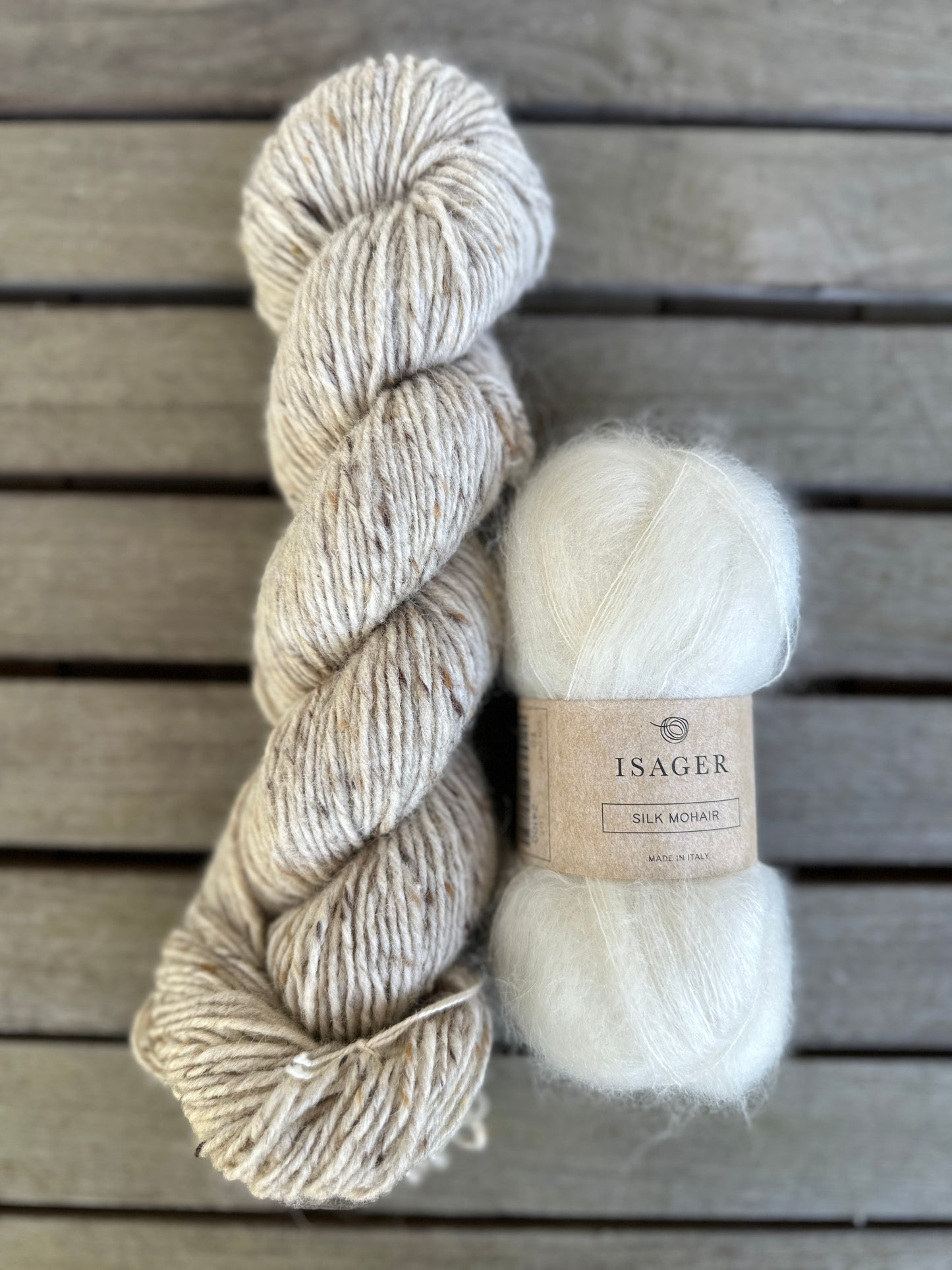 Garnpakke til Skirt No. 1 fra My Favourite Things Knitwear i originalgarn Aran Tweed og Silk Mohair fra Isager - sand