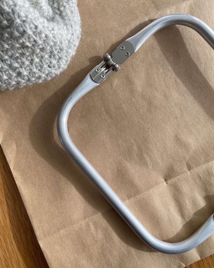 Frame til lille clutch af PetiteKnit