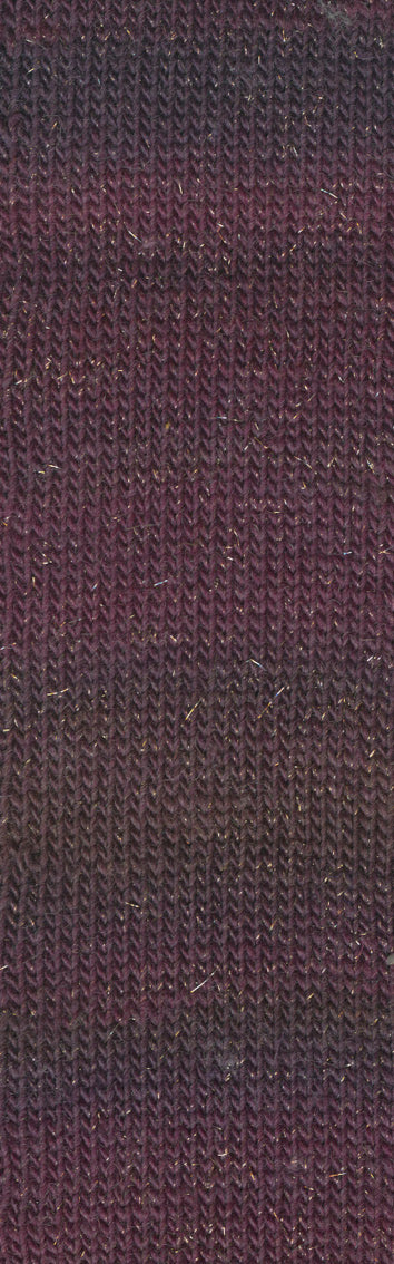 Lang Yarns - Mille Colori betyder tusind farver. Og her er der tale om et sandt farvevæld, hvor hvert nøgle er unikt. Mille Colori Socks & Lace er perfekt til bluser, hvor du ønsker et spændende farveskifte, samt alle slags tilbehør: huer, halsedisser og sjaler.