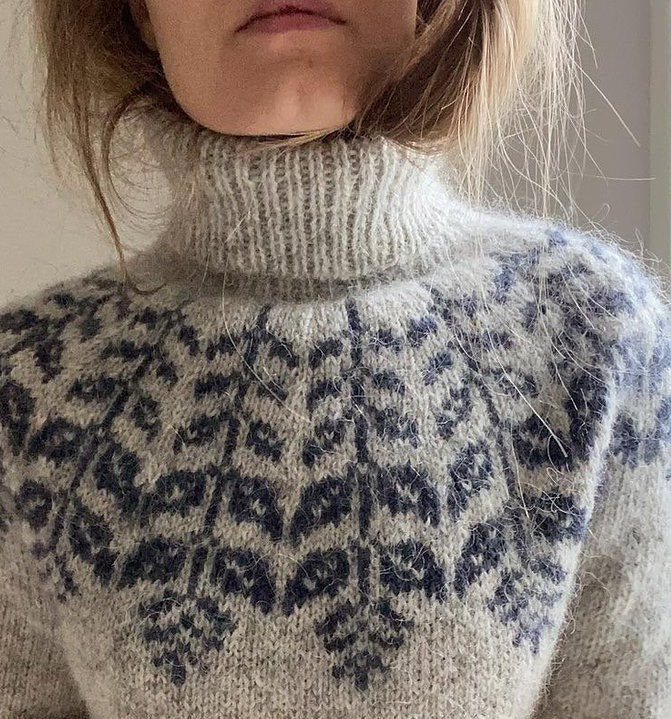 Kristtjørn Sweater af Hanne Rimmen - her strikket i Lettlopi islandsk uld.