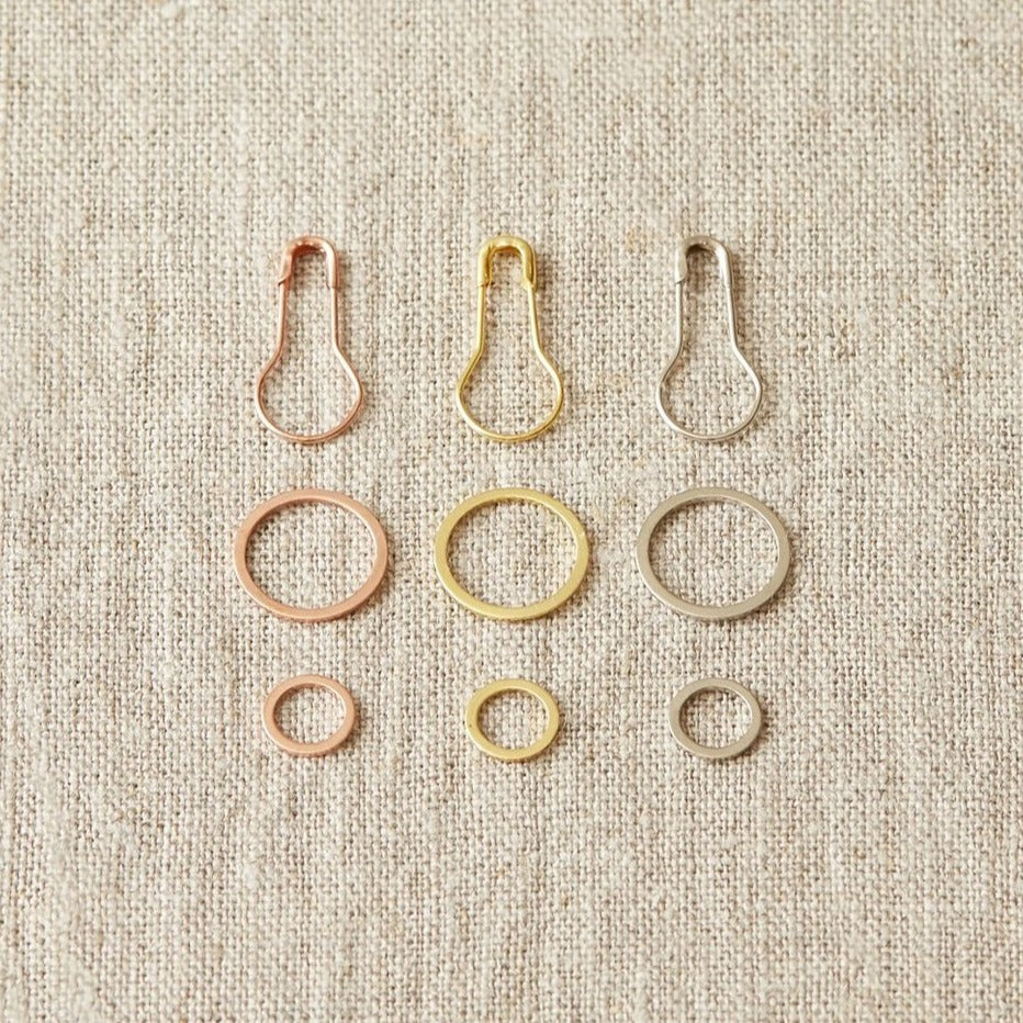 Precious metal stitch markers fra Cocoknits - uundværlig luksus til dit strikkeprojekt.