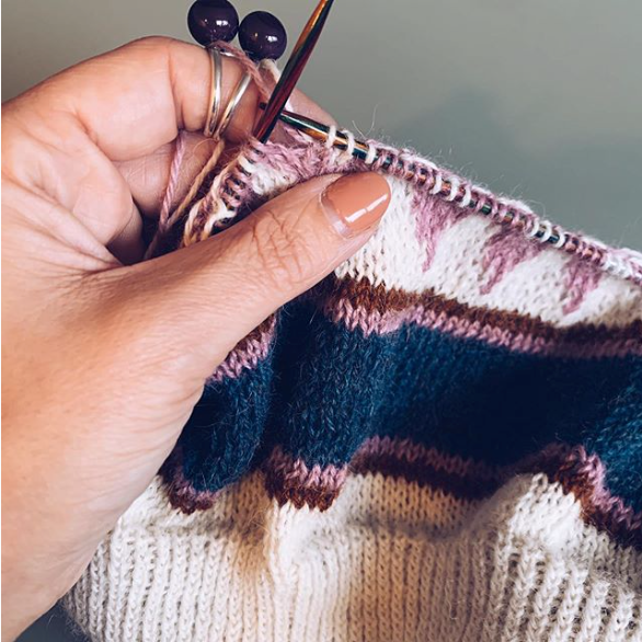 Strikkeringen - ring, smykke og din perfekte hjælper til flerfarvestrik / fairisle strik. Designet af guldsmed Lone Løvschal. Foto Kimmie Munkholm