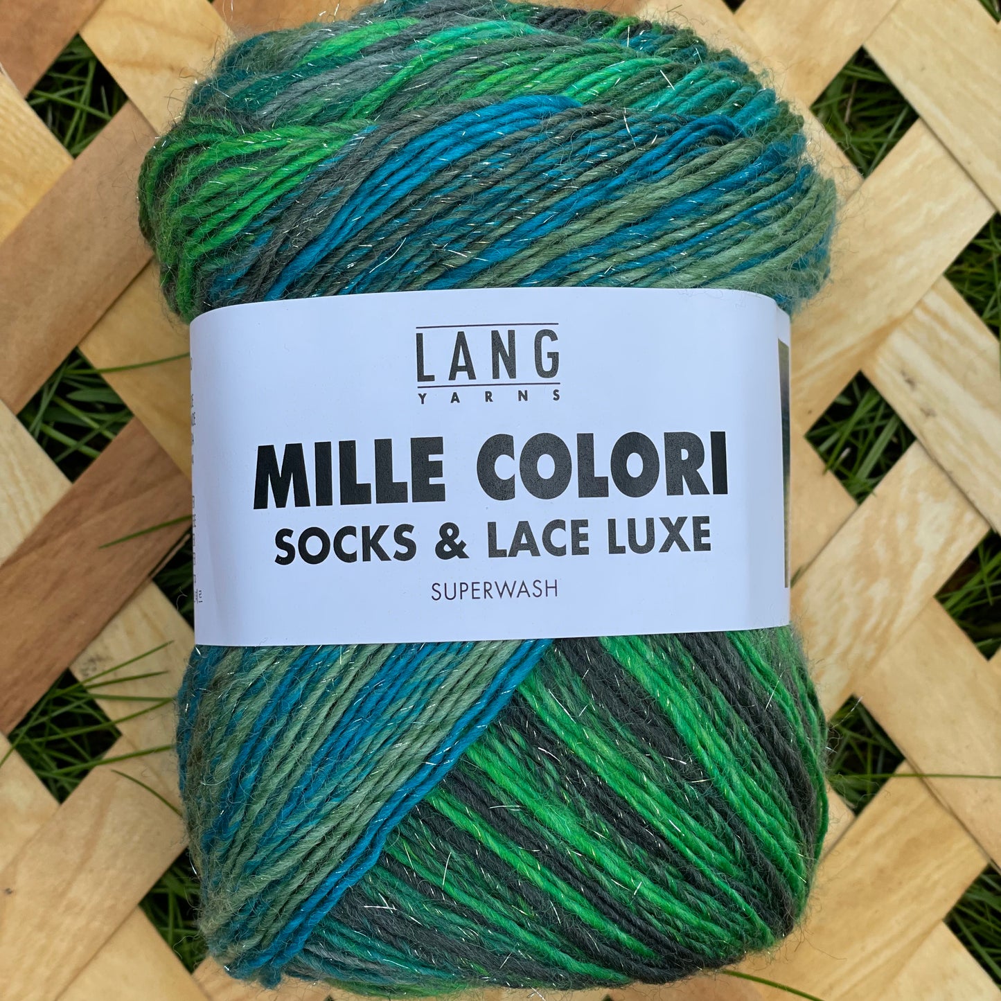 Mille Colori Socks and Lace Luxe - strømpegarn med flot farveskifte og diskret glimmertråd.