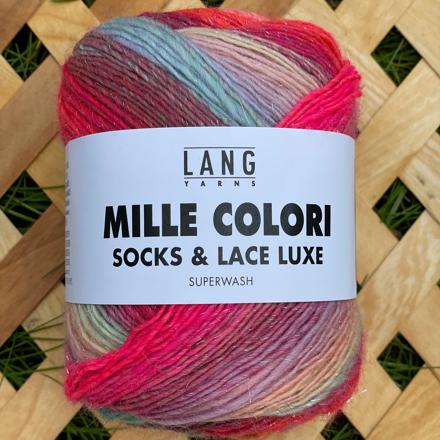 Mille Colori Socks and Lace Luxe - strømpegarn med flot farveskifte og diskret glimmertråd.