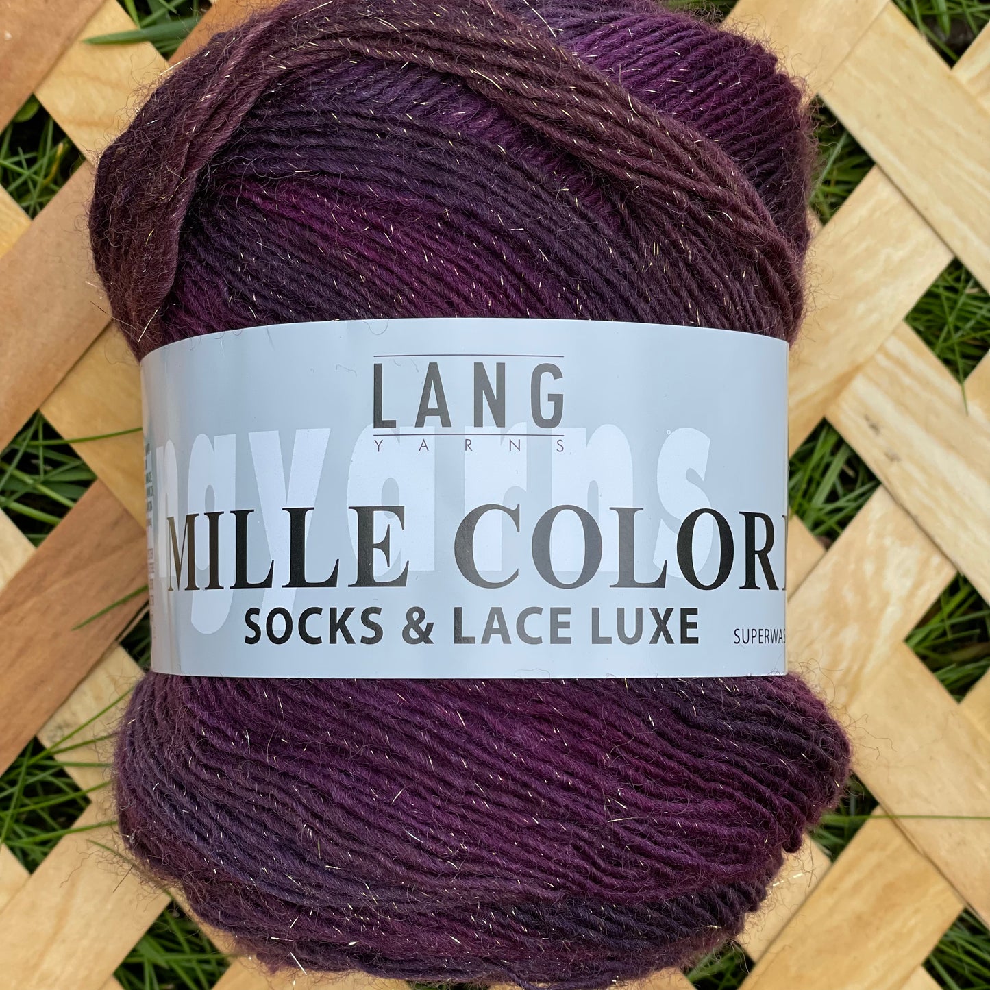 Mille Colori Socks and Lace Luxe - strømpegarn med flot farveskifte og diskret glimmertråd.