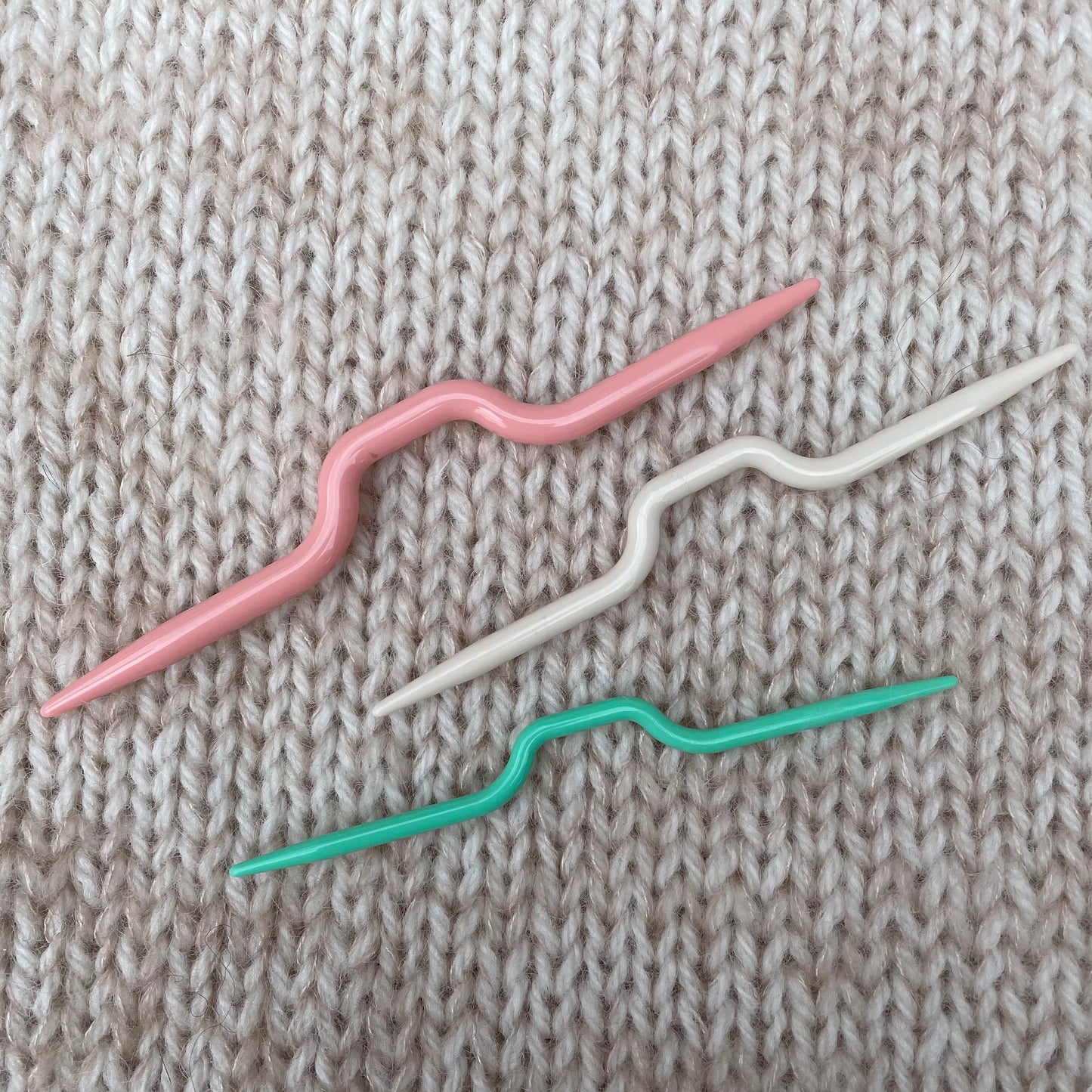 Snoningspinde / kabelpinde - når du skal strikke snoninger. Snonings hjælpepinde.