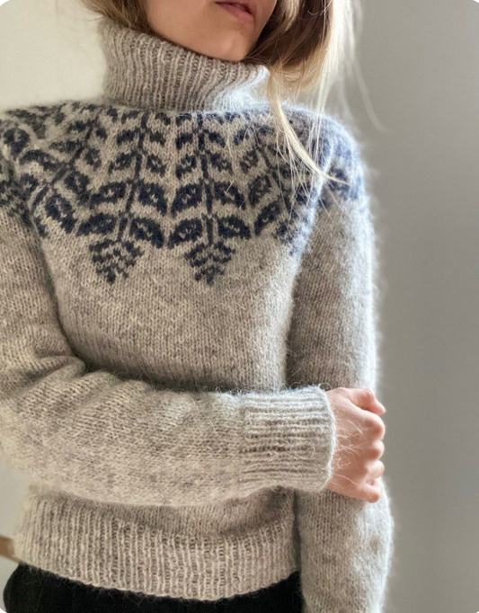 Kristtjørn Sweater af Hanne Rimmen - her strikket i Lettlopi islandsk uld.