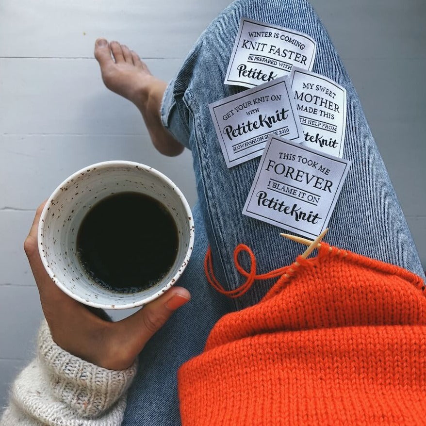 Petiteknit label til at sy på dit strik