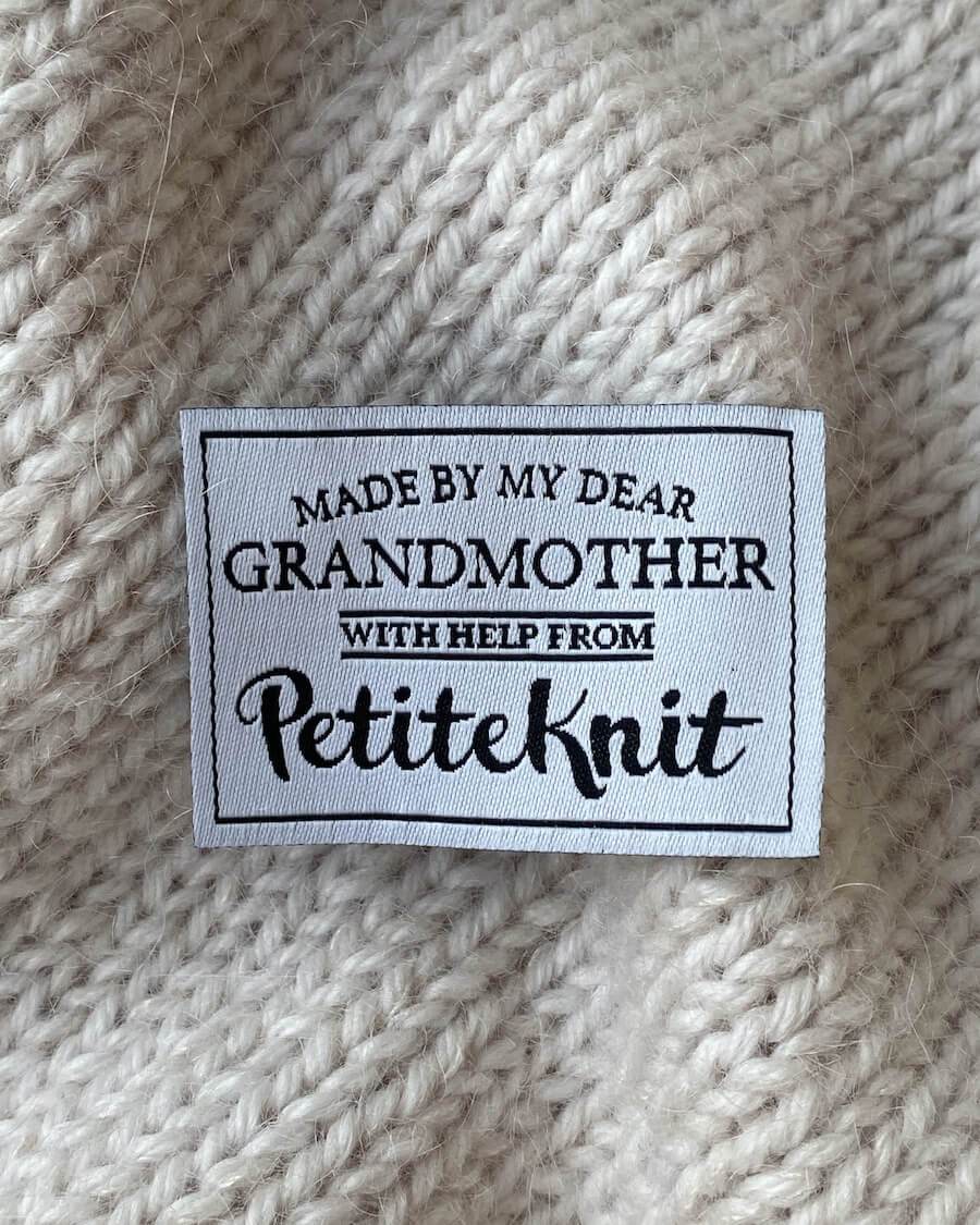 Petiteknit label til at sy på dit strik