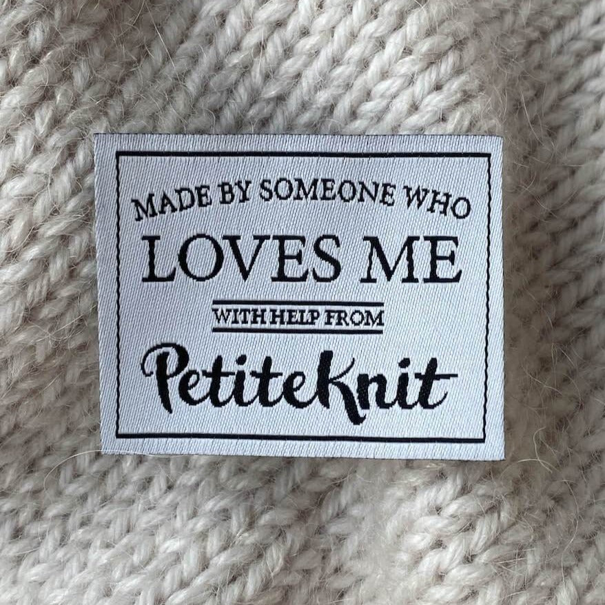Petiteknit label til at sy på dit strik