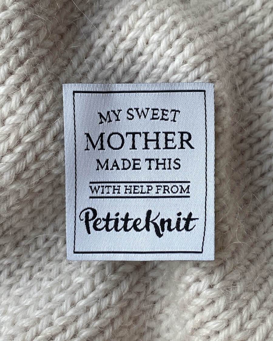 Petiteknit label til at sy på dit strik