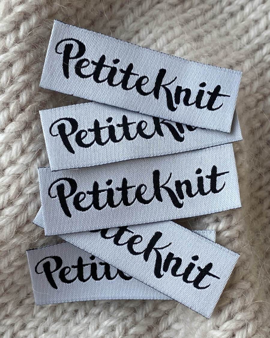 Petiteknit label til at sy på dit strik