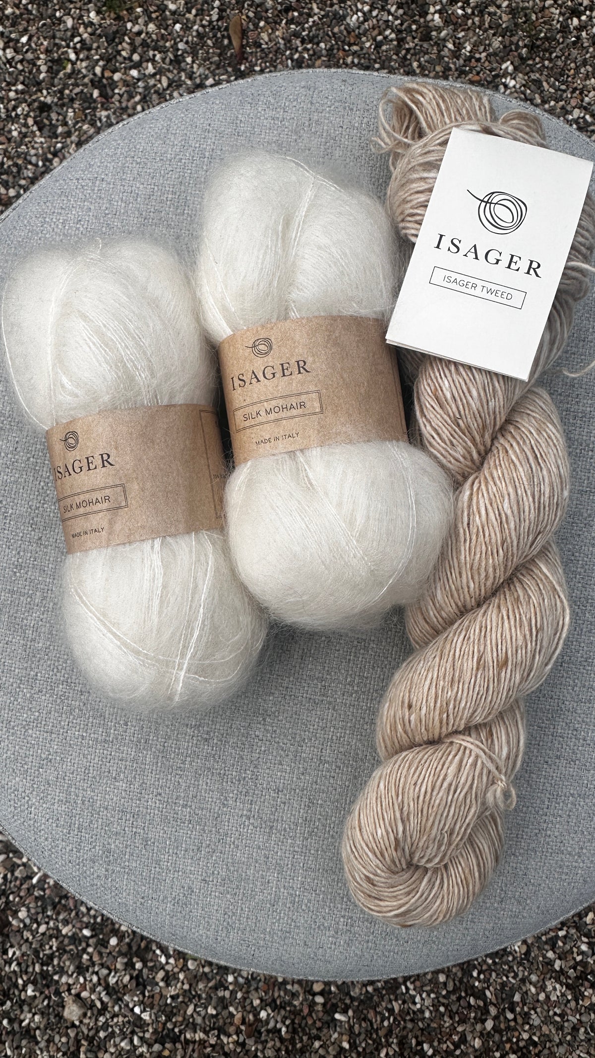 Sand Odd Row Arrow sweater strikkekit fra Knit Garden