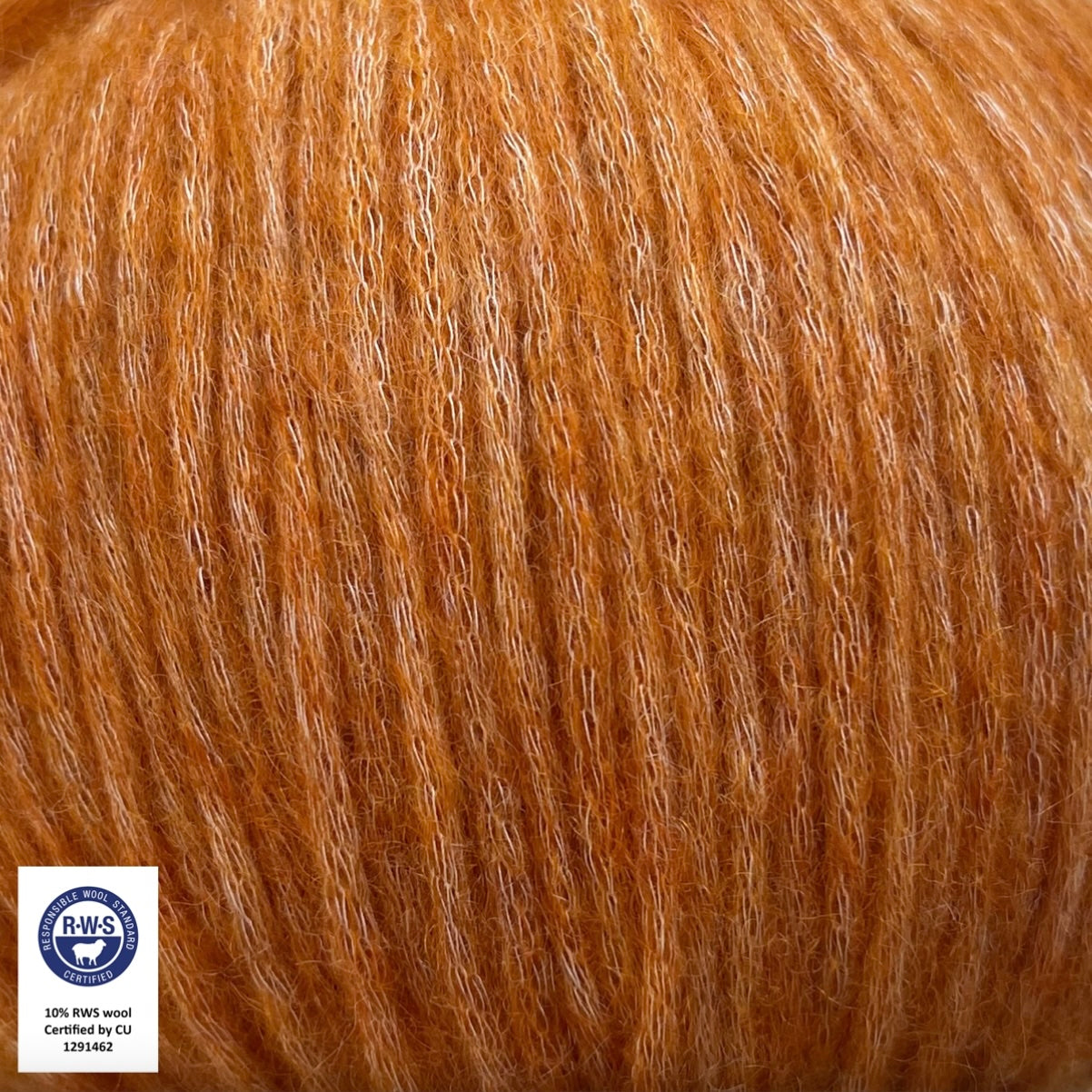 Snefnug fra CaMaRose - et delikat blowyarn til pind ca. 4-6. 