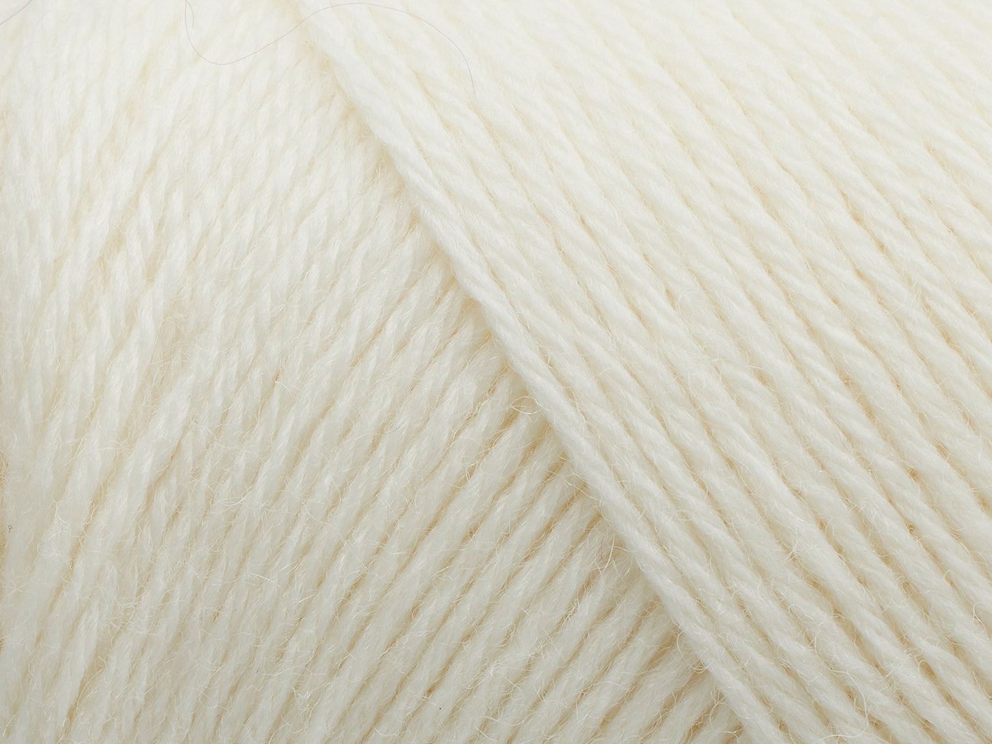 Arwetta fra Filcolana - et dejligt blødt merino ulds garn med nylon og superwash behandlet. Populært til bluser, nederdele og strømper.