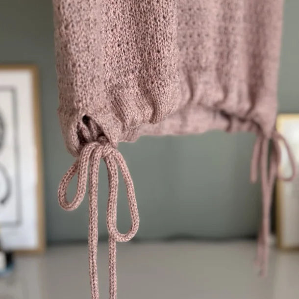 Strikkekit til Avelin Top af Hanne Rimmen med Alpaca2 og mulberry silke garn og strikkeopskrift
