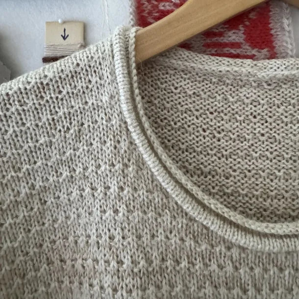 Strikkekit til Avelin Top af Hanne Rimmen med Alpaca2 og mulberry silke garn og strikkeopskrift
